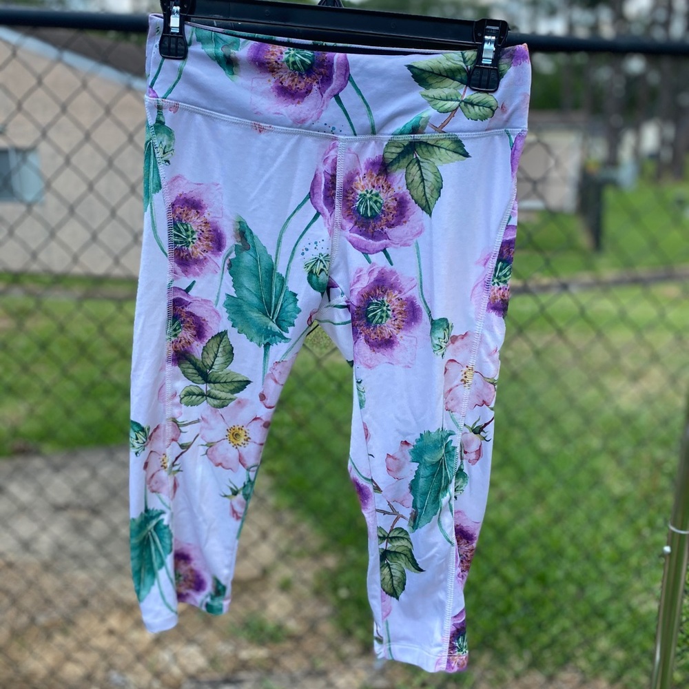 🛑SOLD🛑Lularoe Jade capri workout leggings